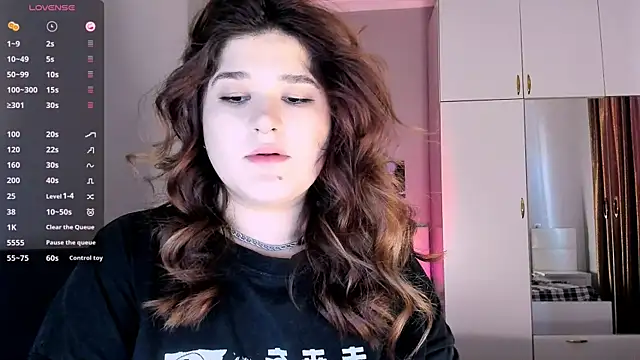 July Slowdive online show from February 1, 12:05 pm