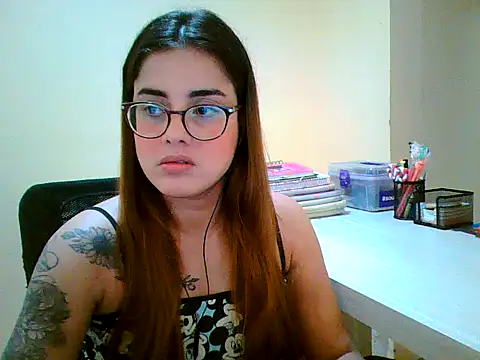 Snapshot of maliamiller chatting on October 23, 8:57 am maliamiller online show from October 23, 8:57 am