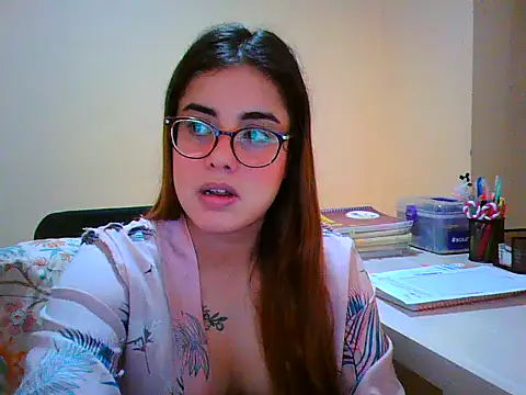 Snapshot of maliamiller chatting on November 2, 6:27 am maliamiller online show from November 2, 6:27 am