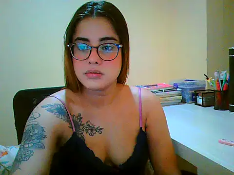 Snapshot of maliamiller chatting on November 7, 9:31 am maliamiller online show from November 7, 9:31 am