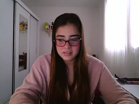 Snapshot of maliamiller chatting on June 6, 8:13 pm maliamiller online show from June 6, 8:13 pm