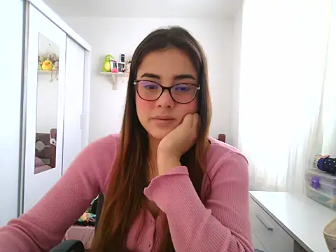 Snapshot of maliamiller chatting on July 7, 4:22 pm maliamiller online show from July 7, 4:22 pm
