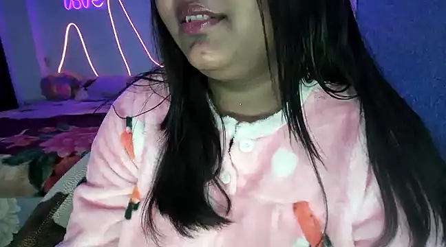 Snapshot of expression_queen chatting on December 3, 5:23 pm expression queen online show from December 3, 5:23 pm