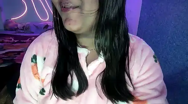 Snapshot of expression_queen chatting on December 15, 10:04 pm expression queen online show from December 15, 10:04 pm