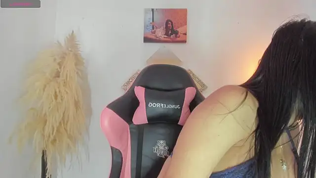 kattadoll online show from April 7, 5:35 pm