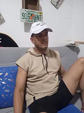 latinmartin73 online show from November 8, 9:24 pm