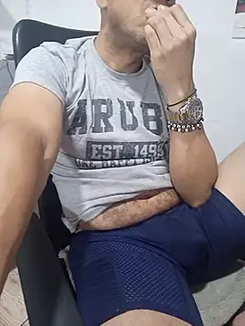 latinmartin73 online show from February 14, 1:46 am