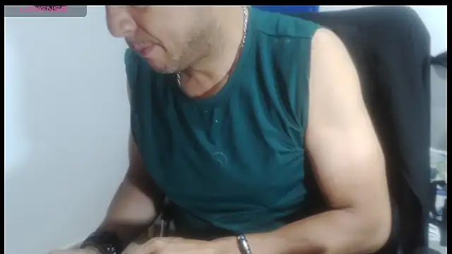 latinmartin73 online show from April 17, 12:46 am