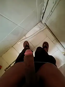 Snapshot of loveme99004 chatting on February 6, 2:27 am loveme99004 online show from February 6, 2:27 am