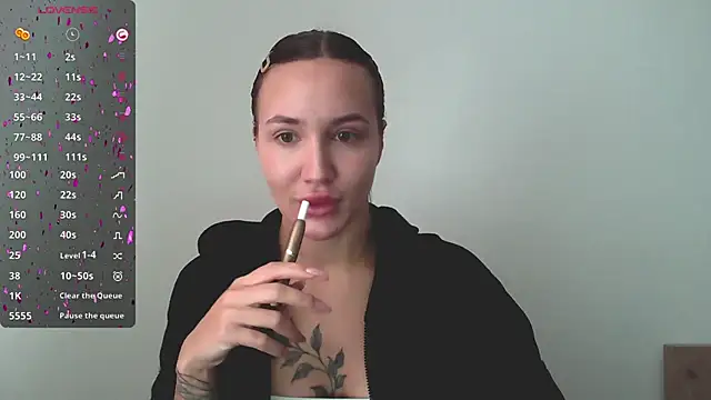 Snapshot of Stasia_Queen chatting on December 2, 9:45 am Stasia Queen online show from December 2, 9:45 am