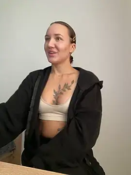 Snapshot of Stasia_Queen chatting on December 3, 9:22 am Stasia Queen online show from December 3, 9:22 am