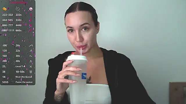 Snapshot of Stasia_Queen chatting on December 5, 9:28 am Stasia Queen online show from December 5, 9:28 am