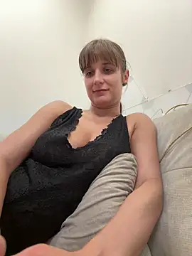 jennifer11772 online show from April 4, 7:11 pm