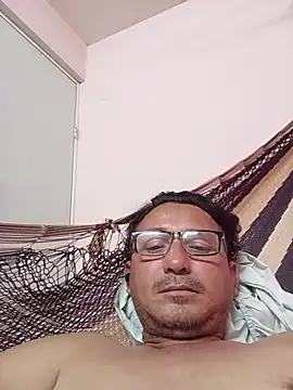 Snapshot of Andresguz35 chatting on October 23, 4:34 am Andresguz35 online show from October 23, 4:34 am