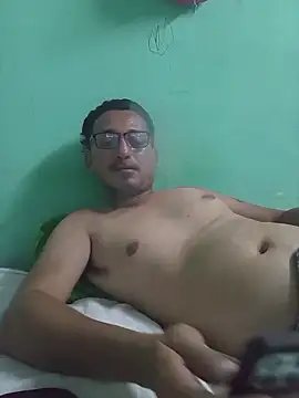 Snapshot of Andresguz35 chatting on November 18, 2:50 am Andresguz35 online show from November 18, 2:50 am