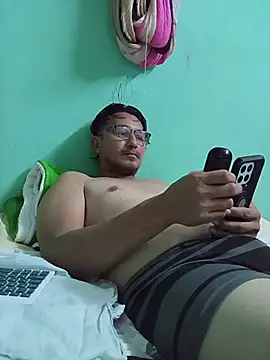 Snapshot of Andresguz35 chatting on November 19, 5:51 am Andresguz35 online show from November 19, 5:51 am