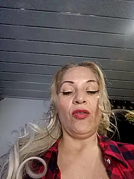 Snapshot of Fenix_528 chatting on November 1, 3:19 am Fenix 528 online show from November 1, 3:19 am