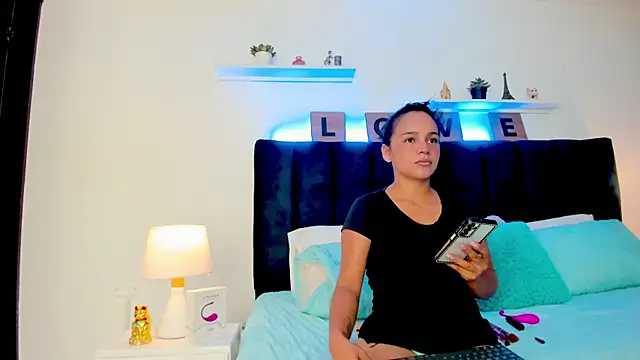 Snapshot of Mia_brunette26 chatting on January 7, 3:14 am Mia brunette26 online show from January 7, 3:14 am