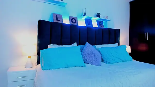 Snapshot of Mia_brunette26 chatting on January 18, 2:25 am Mia brunette26 online show from January 18, 2:25 am