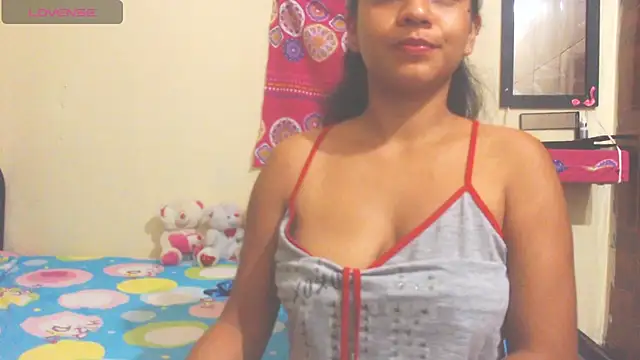 Snapshot of Mia_brunette26 chatting on February 5, 8:32 am Mia brunette26 online show from February 5, 8:32 am