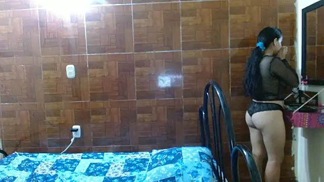 Snapshot of Mia_brunette26 chatting on February 18, 2:59 am Mia brunette26 online show from February 18, 2:59 am