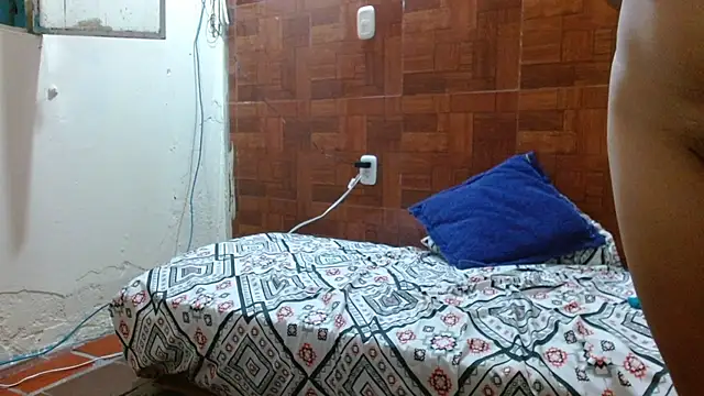 Snapshot of Mia_brunette26 chatting on February 20, 2:18 am Mia brunette26 online show from February 20, 2:18 am