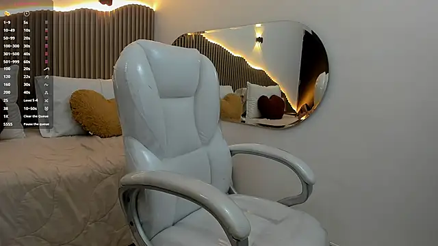 Snapshot of Mia_brunette26 chatting on March 9, 4:38 am Mia brunette26 online show from March 9, 4:38 am