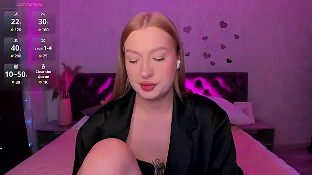 Emma  Leee online show from October 6, 11:46 pm