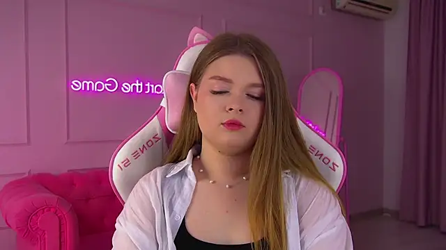 CrystalLyons online show from November 30, 6:17 am