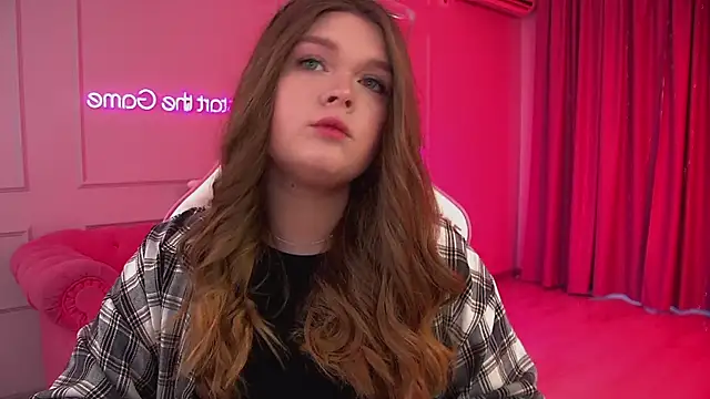 Snapshot of CrystalLyons chatting on June 8, 6:03 am CrystalLyons online show from June 8, 6:03 am