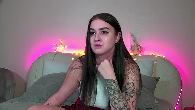 ChristinaMilton online show from January 10, 4:30 pm