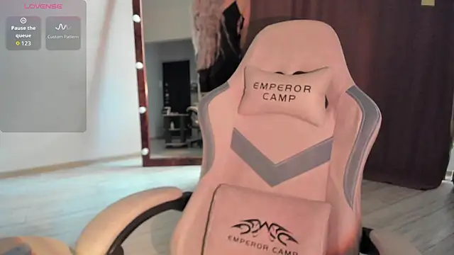 Lana Younes online show from November 24, 10:48 am