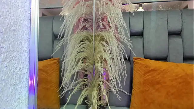 JESSYCORTES online show from March 21, 3:00 am