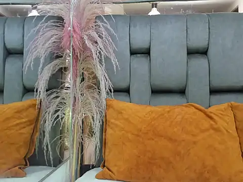 JESSYCORTES online show from April 17, 4:59 am