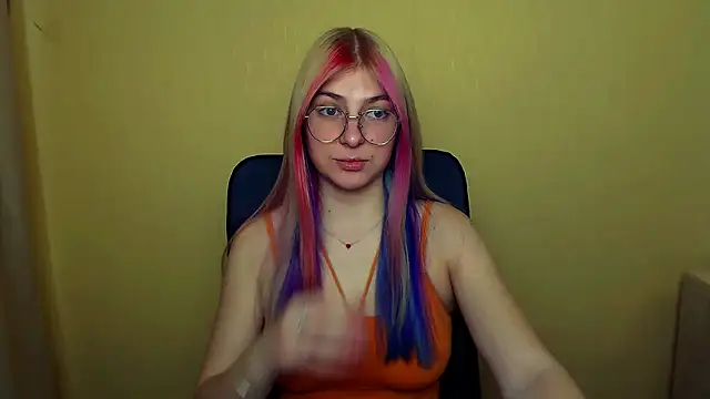 Luna Lush  online show from March 19, 11:50 am