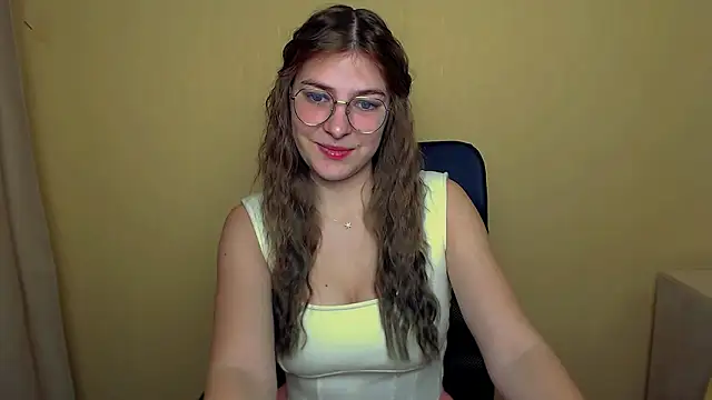 Luna Lush  online show from October 17, 5:32 am