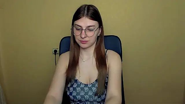 Luna Lush  online show from April 8, 8:14 am