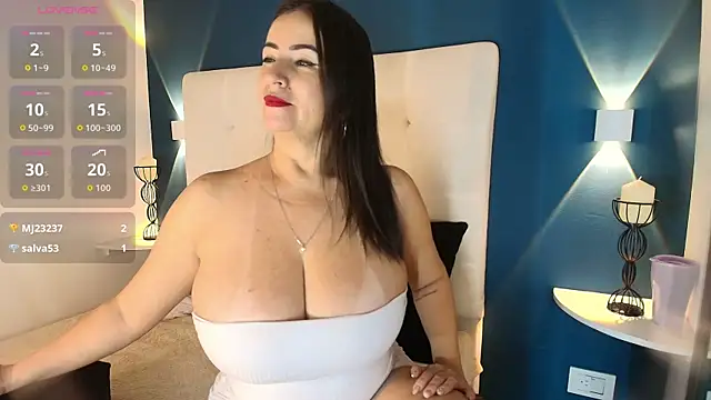 Snapshot of Emmawattsom chatting on November 9, 1:42 pm Emmawattsom online show from November 9, 1:42 pm