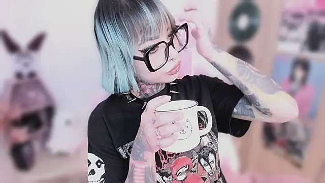 Snapshot of NikkiRamone chatting on February 23, 11:18 am NikkiRamone online show from February 23, 11:18 am