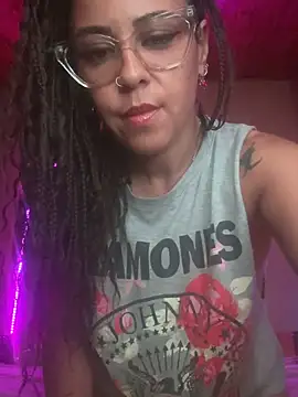 Snapshot of mariposapontiak420 chatting on February 17, 3:14 am mariposapontiak420 online show from February 17, 3:14 am