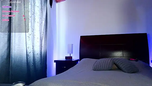 luccycollins  online show from July 9, 3:38 pm