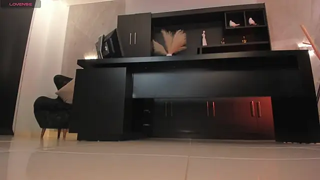 RebeccaHudson online show from February 11, 9:20 am