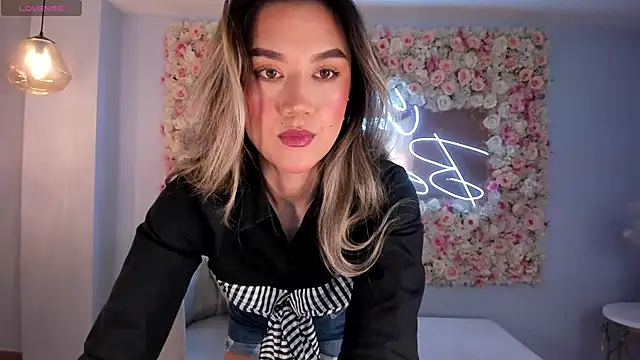 RebeccaHudson online show from March 1, 2:26 am