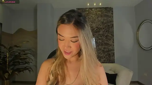 RebeccaHudson online show from April 5, 5:43 pm