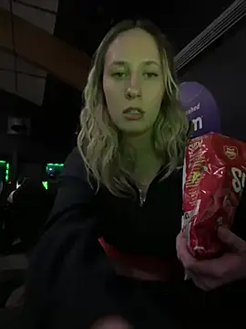 Snapshot of M1ssyk1ssy chatting on December 21, 12:20 am M1ssyk1ssy online show from December 21, 12:20 am