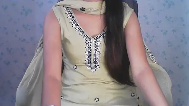 Snapshot of collage_hoty chatting on June 18, 4:24 am collage hoty online show from June 18, 4:24 am