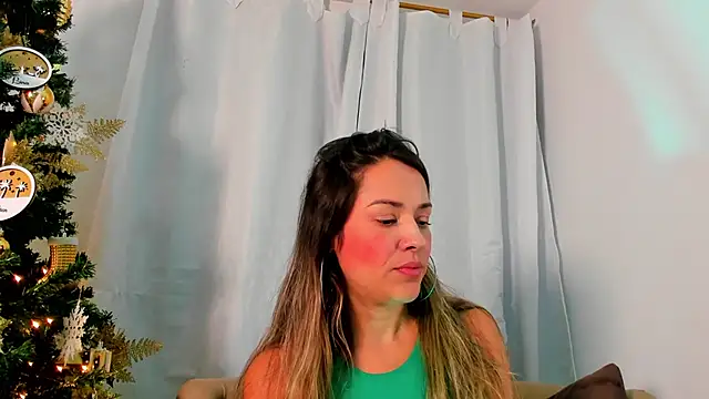 Snapshot of camilawm19 chatting on December 10, 10:49 am camilawm19 online show from December 10, 10:49 am