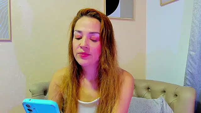Snapshot of camilawm19 chatting on March 18, 2:15 am camilawm19 online show from March 18, 2:15 am