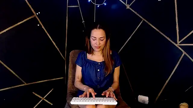 Snapshot of camilawm19 chatting on April 6, 12:41 am camilawm19 online show from April 6, 12:41 am