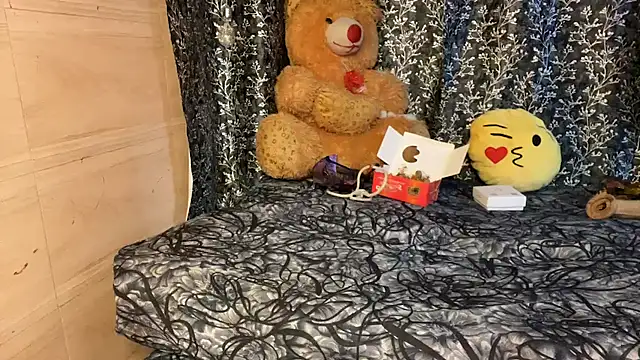 Snapshot of mystical_zara chatting on February 5, 1:26 am mystical zara online show from February 5, 1:26 am